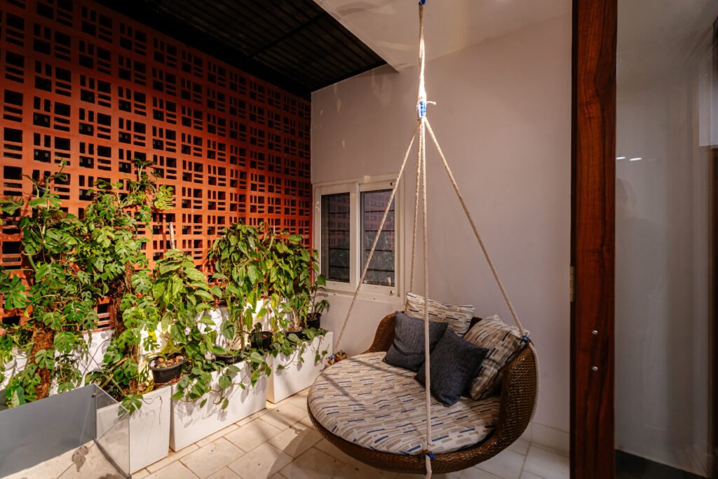 50-Year-Old Bangalore Home Renovated into IGBC-Certified Smart Residence
By Architect Yoshita Sriram – S