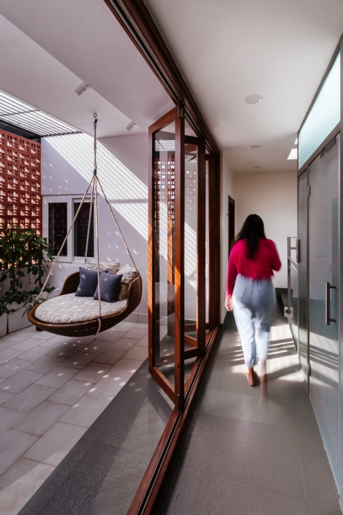 50-Year-Old Bangalore Home Renovated into IGBC-Certified Smart Residence
By Architect Yoshita Sriram – S