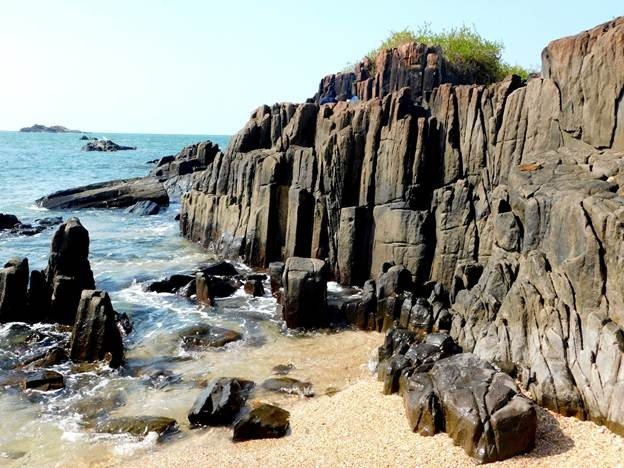 Geological Heritage of St’ Mary’s Island Cluster
