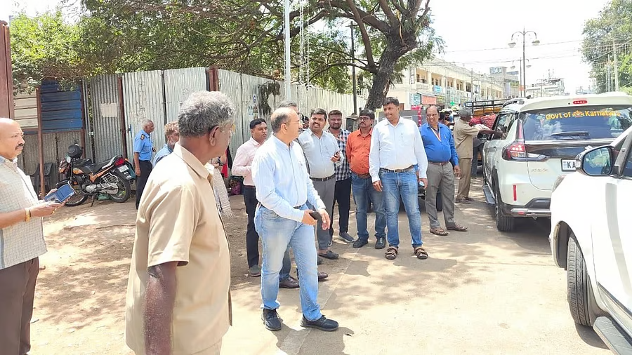 An expert team from IIT Roorkee inspects the Devaraja Market premises in Mysuru as part of a Supreme Court-directed assessment of heritage structures.