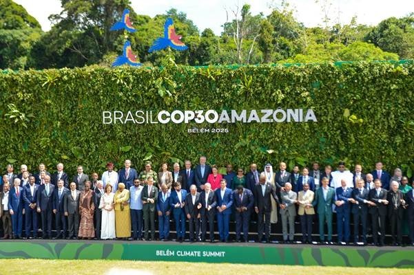 World leaders gather at the Leaders’ Summit of UNFCCC CoP30 in Belém, Brazil, 2025, under the banner “Brasil COP30 Amazônia,” emphasizing global unity for climate action and sustainable development.