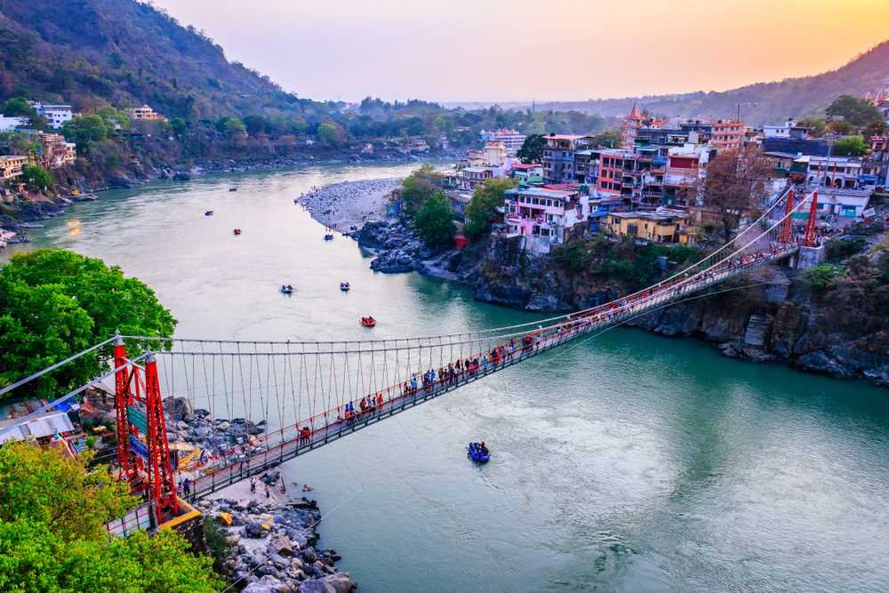 The hanging bridge of Uttarakhand – Lakshman Jhula in Rishikesh