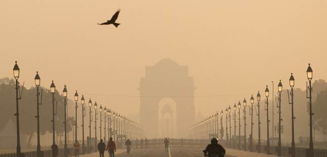 Dense smog envelops India Gate in New Delhi during Diwali 2025, symbolizing India’s annual post-festival air pollution crisis.