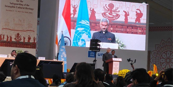 “Traditions, languages, rituals, music, craftsmanship, and festivals are among the most democratic expressions
of culture. They are invaluable aspects of humanity’s shared inheritance.”
— Dr. S. Jaishankar, Hon’ble Minister of External Aff airs, India
