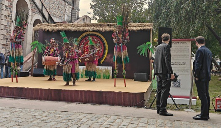 Live performances representing India’s culture and traditions.