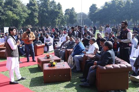 Union Minister Jyotiraditya Scindia interacting with students during Bharat Sampark programme at IIT Delhi campus