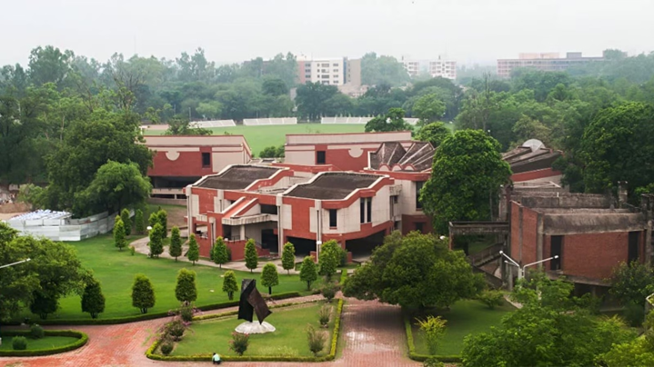 IIT Kanpur campus layout showing low-rise buildings and landscaped courtyards
