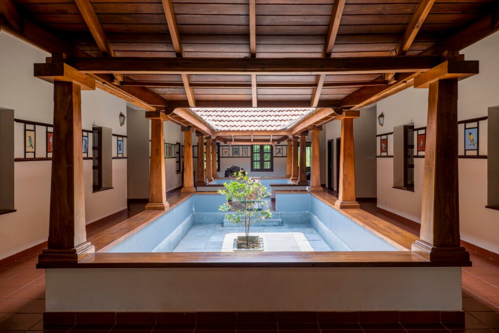 Courtyard interior with timber columns at Huilekere House