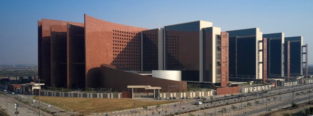 Panoramic exterior photograph of Surat Diamond Bourse