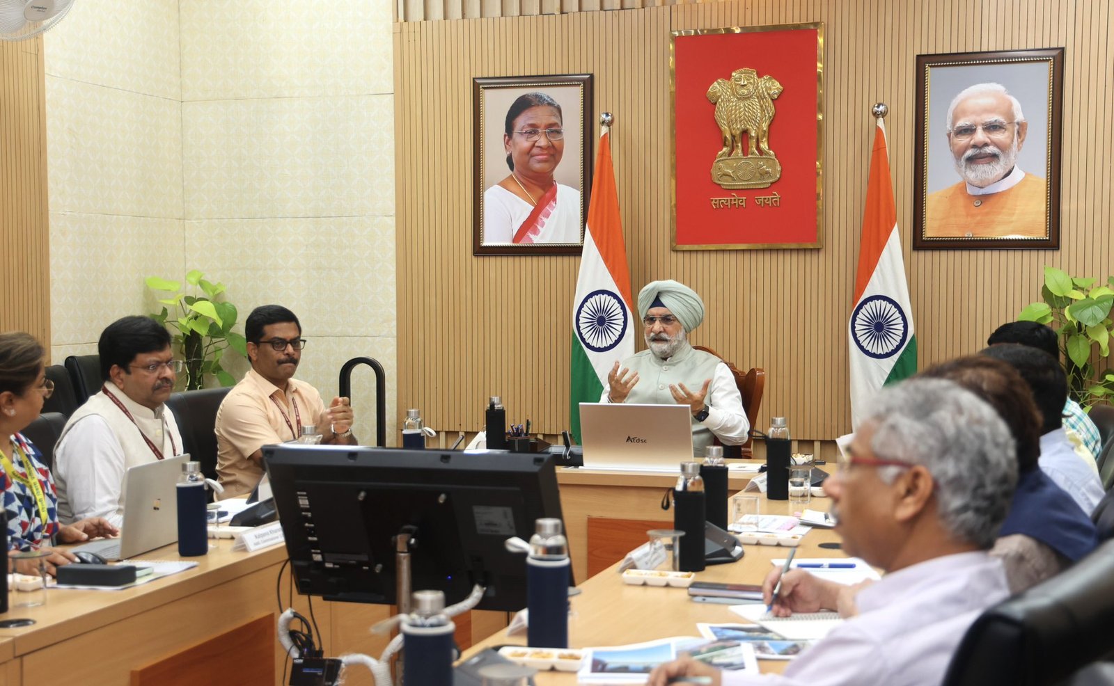 Delhi LG Reviews Plan for Yamuna Bazar Rejuvenation, Focus on Heritage and Flood Resilience