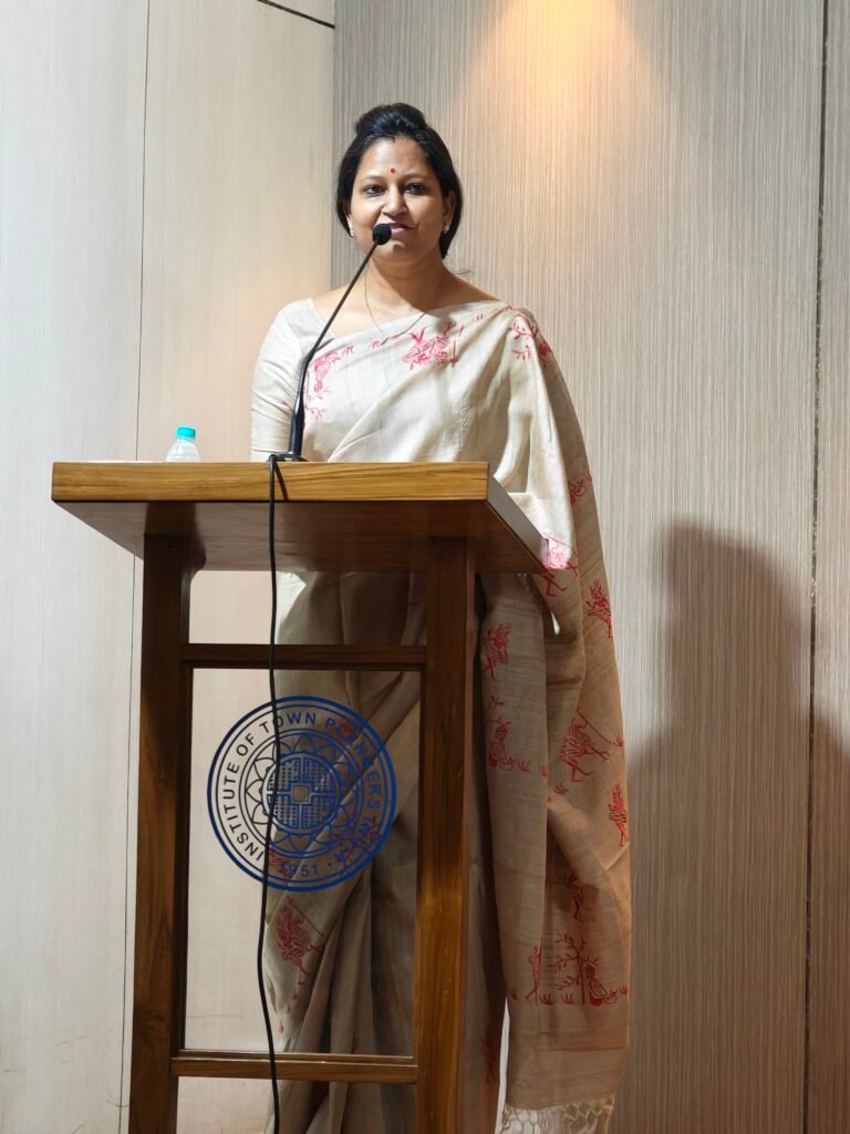 TPR. Alka Arya delivering the welcome address at the ITPI DRC Samnvay Workshop in New Delhi.