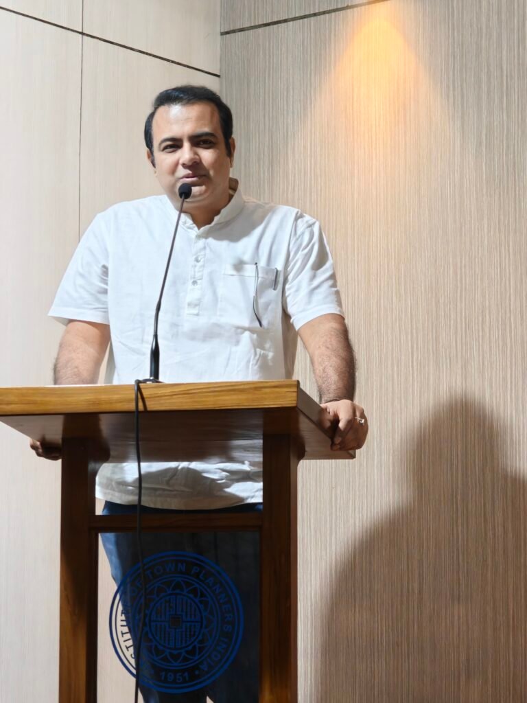 Dr. Abhishek Tandon speaking on citizen-centric urban planning during the Samnvay Workshop.