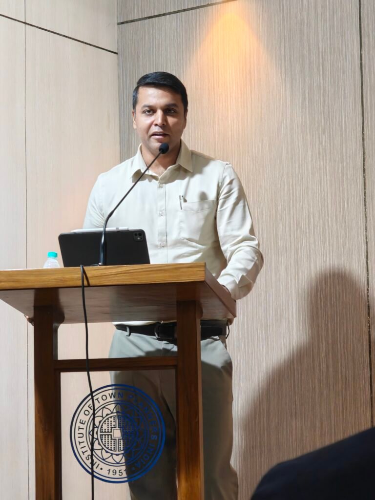 Mannan Akhtar IAS, Commissioner (Lands), DDA, speaking at the Samnvay Workshop organized by ITPI Delhi Regional Chapter.