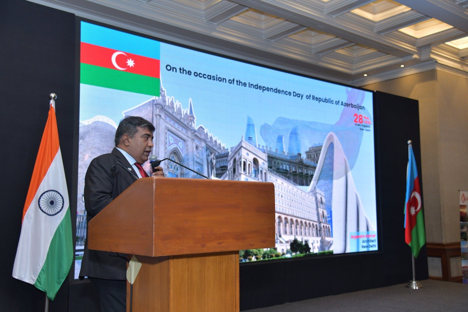 Rajendra Kumar delivering a presentation on architecture and urban development during Azerbaijan Independence Day celebrations in New Delhi.