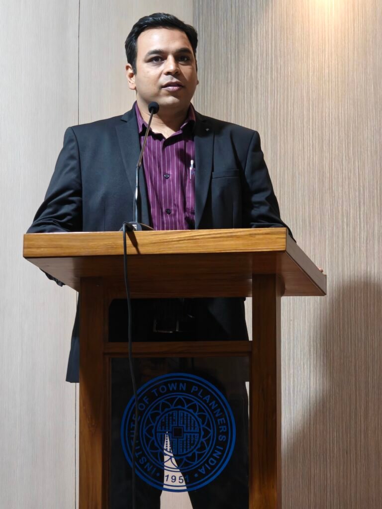Infrastructure finance expert Sunny Sabarwal presenting at the ITPI Samnvay Workshop.