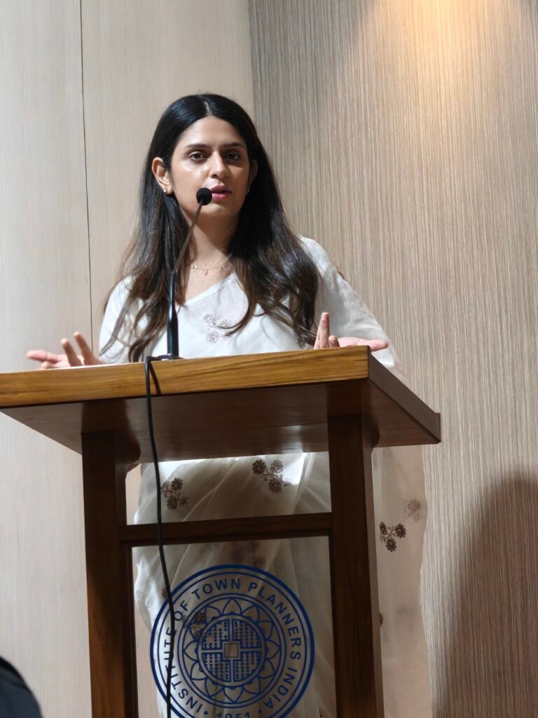 Vanika Bajaj speaking on climate-responsive governance during the Samnvay Workshop in New Delhi.