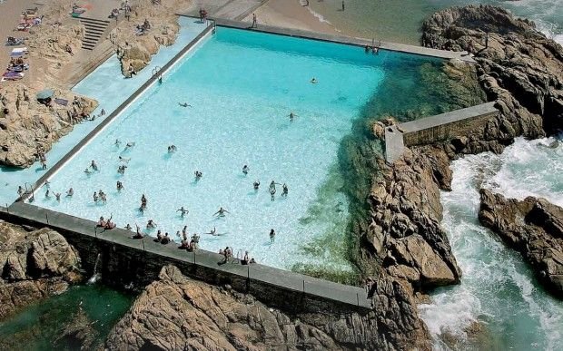 Álvaro Siza Vieira’s Piscinas de Marés swimming pools integrated into the rocky Atlantic coastline