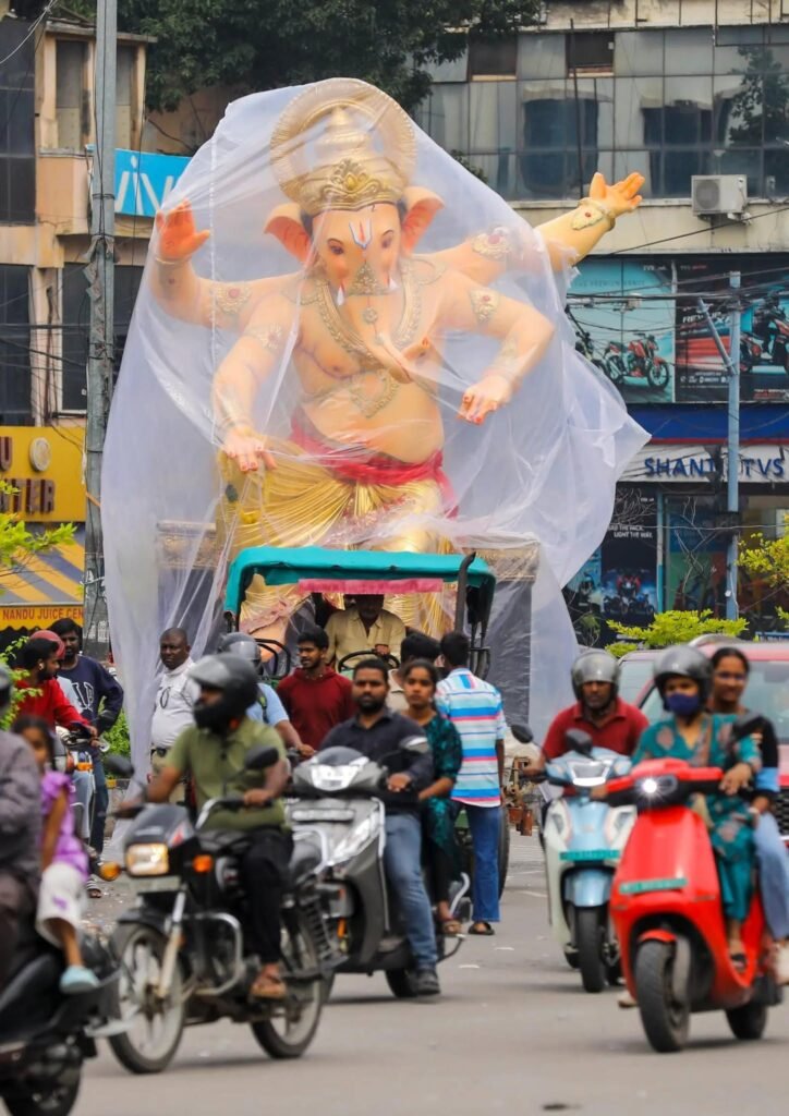 Large Ganesh idol being transported through Bengaluru traffic