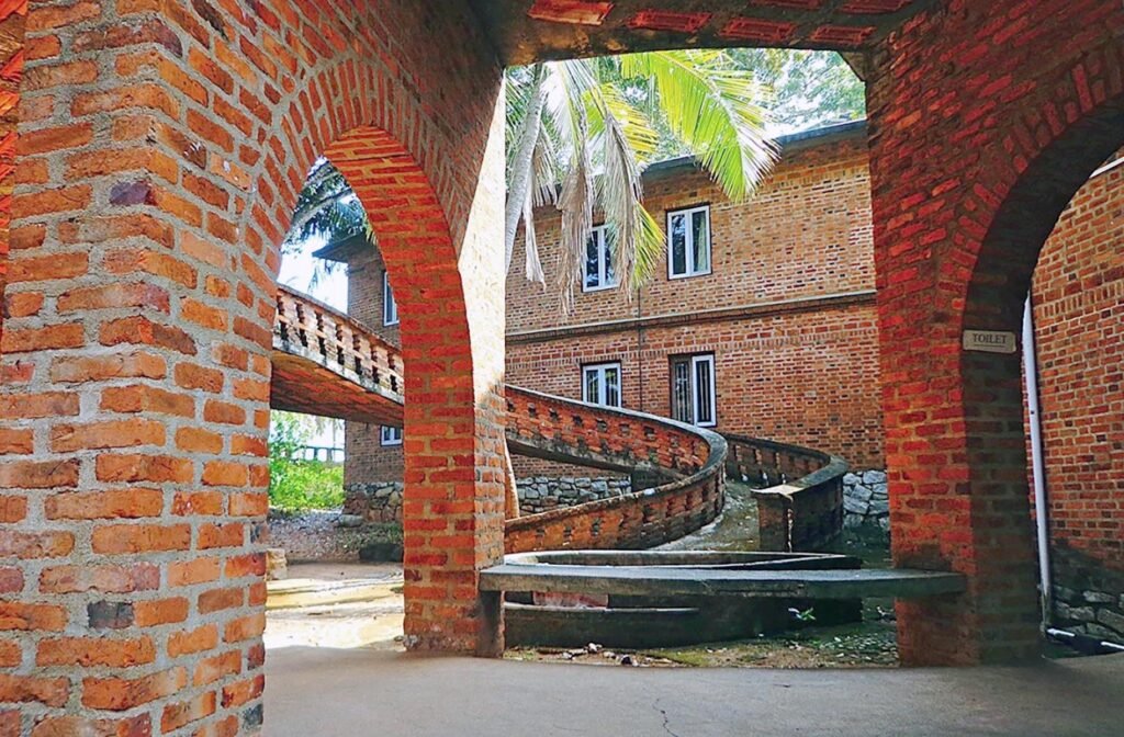 Curved brick ramp and arches at Laurie Baker’s Centre for Development Studies